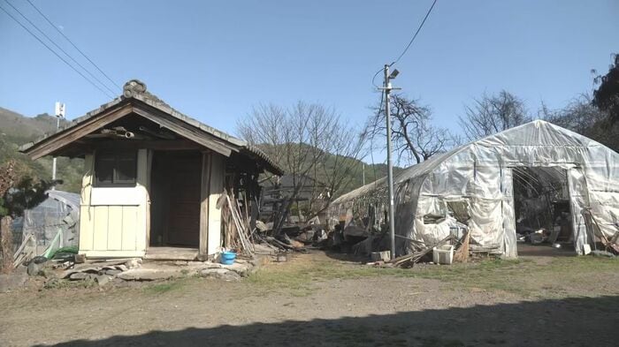 飛び火で焼失したビニールハウス（大槌町）