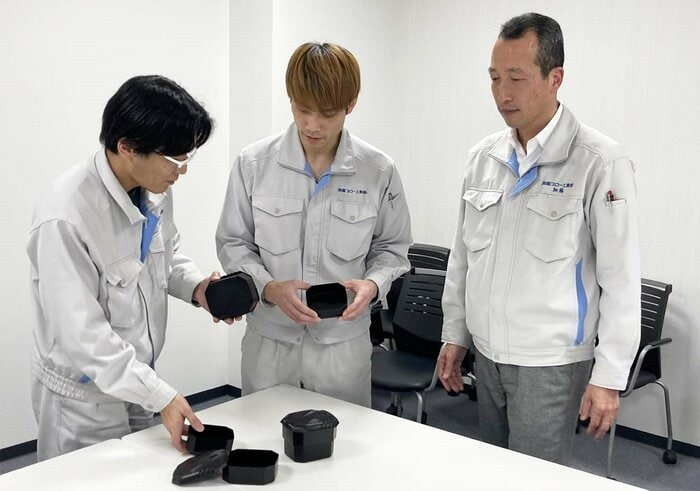 容器を製造した西端ブロー工業のチーム