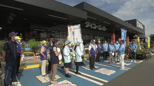 キャンペーンには地元高校生も参加 薬物乱用の撲滅を呼びかける