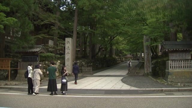 多くの観光客が訪れる