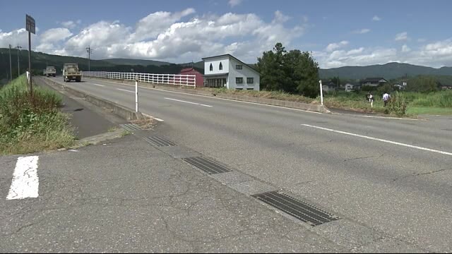 早朝に道路横断中… 79歳女性がワンボックスカーにはねられ死亡 畑で作業後、帰宅中に…