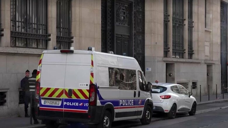 バンク・オブ・アメリカ　パリ支店前で放火未遂か　5人拘束　SNSで“600ユーロ募集”｜FNNプライムオンライン