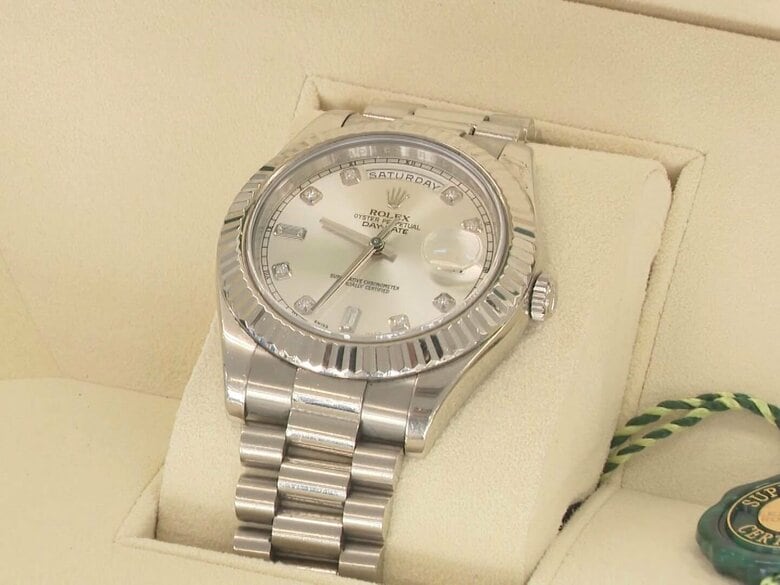 バールやドリルも発見…時価800万円相当のロレックスを盗品と知りながら保管か 20代の男6人を逮捕・送検｜FNNプライムオンライン