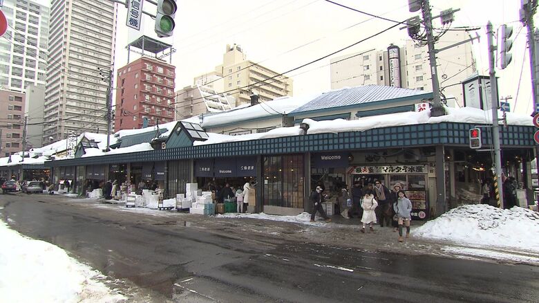 多くの観光客が訪れる札幌中心部の二条市場