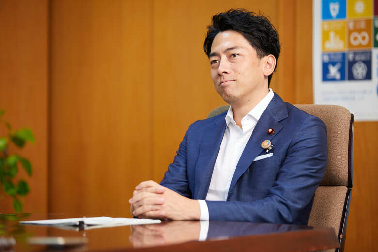 政治家にとってオンラインは隠密行動をとるのにもいいですね