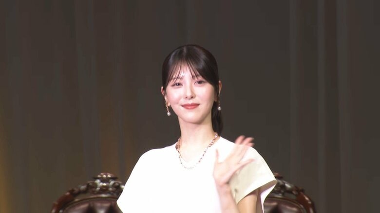 浜辺美波さん(25)
