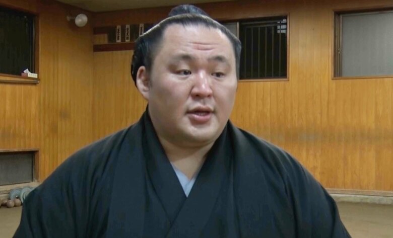 稽古方法について語る玉鷲