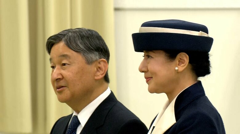 遺族らと懇談される天皇皇后両陛下