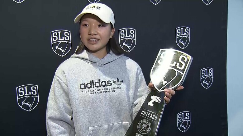 2位のトロフィーを持つ西矢椛