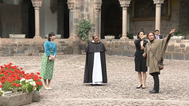 サント・ドミンゴ教会を視察される佳子さま