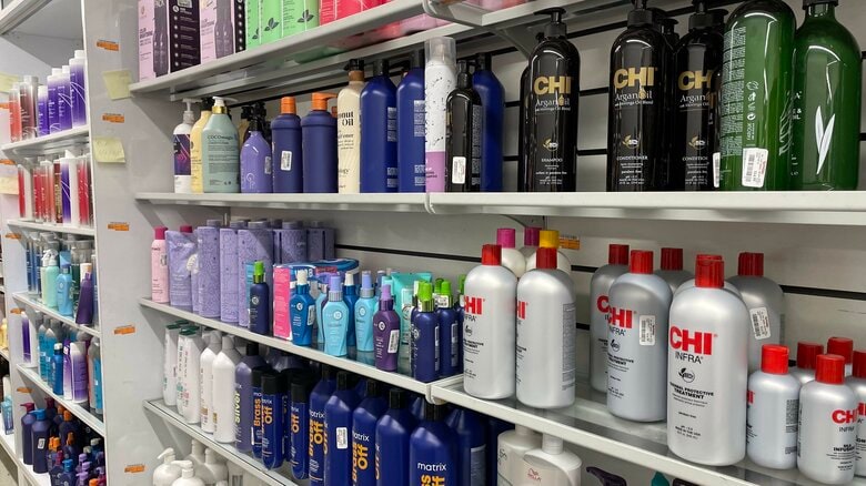 ブランド服から化粧品、食品まで揃っている　