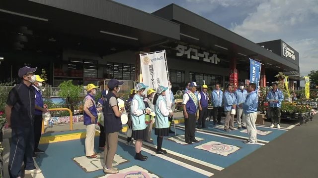 キャンペーンには地元高校生も参加　薬物乱用の撲滅を呼びかける