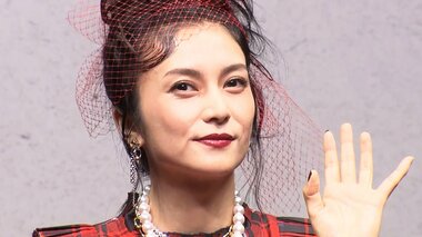 柴咲コウ 真っ赤なパンク風ドレスで圧倒 “心のまま”生きて…ギョーザ ギョーザ ギョーザばかりの時も!?