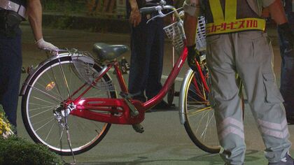 89歳男性が死亡　車が道路を横断中の男性と自転車をはねる　病院に搬送も外傷性ショックで死亡確認　車の75歳会社役員の女性にけがなし　現場は信号機や横断歩道のない県道　長野・佐久市