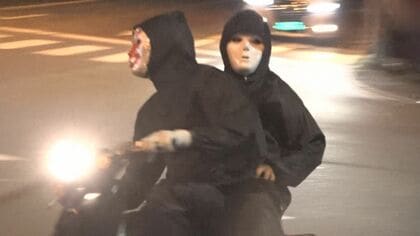 真夜中に“仮面姿”で暴走！消火剤噴射し車両接触も リーダー格16歳逮捕　福岡・田川「聖地」扱い 見物に200人