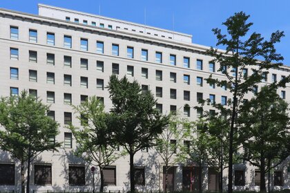 日本生命　来年の初任給もさらに引き上げ　3万円UP　人材確保の競争激化で