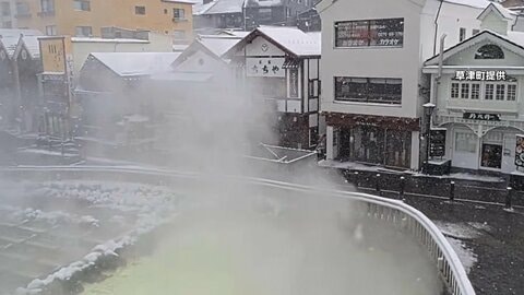 最強寒波でホワイトアウトも　「想定外の大雪」日光で車立ち往生…バス接触　氷点下の草津温泉では強風　今夜からあすも積雪警戒