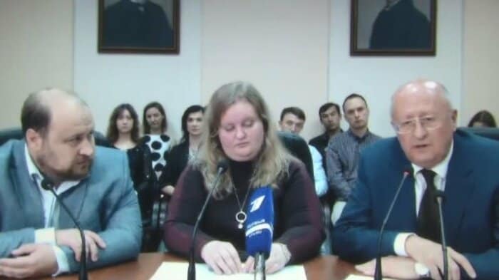 ロシアの国立疫学・微生物学研究センターのギンツブルク所長(右)【2020年】