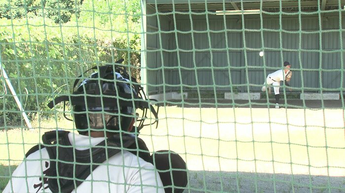 バッテリーを組む山下翔 捕手