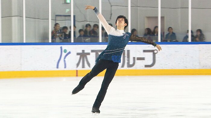胸元に十字架が光る衣装でロミオを演じた名倉一裕(近畿選手権)