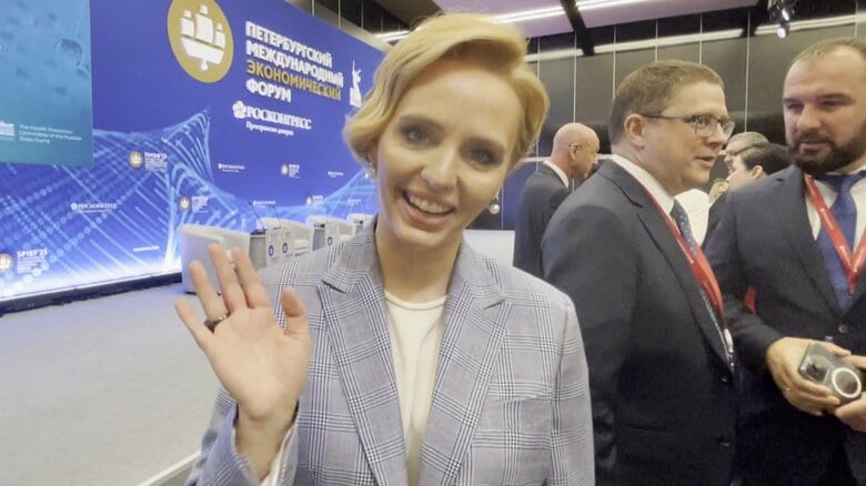 「ロシアへようこそ」プーチン大統領の長女とされる内分泌学者のマリヤ・ボロンツォワ氏が流ちょうな日本語でインタビュー　ロシア第二の都市サンクトペテルブルク開催中の国際会議｜FNNプライムオンライン