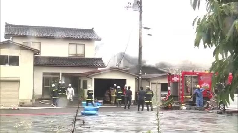火元の夫婦とみられる男女の遺体見つかる　火事のあと長男が交通事故…警察が事情聞き捜査　秋田・にかほ市｜FNNプライムオンライン