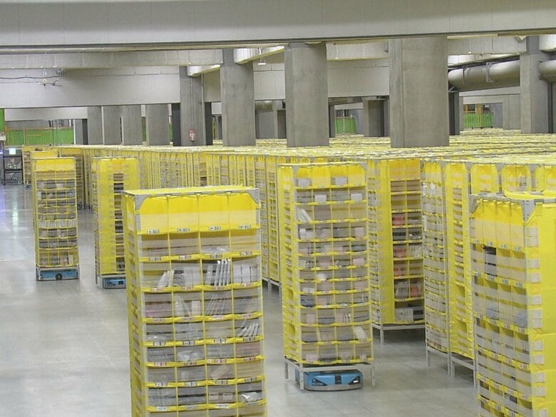 早すぎる配送の謎が明らかに…Amazonの“最新物流拠点”に潜入 1日60万個以上出荷できる超効率的システムとは｜FNNプライムオンライン