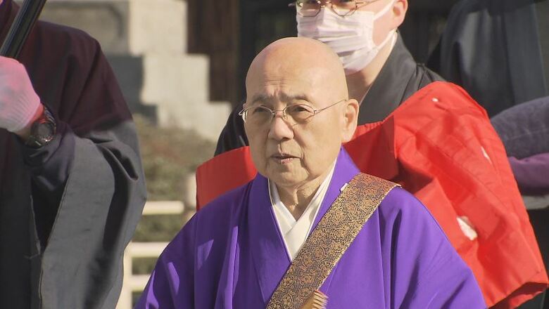 善光寺大本願の住職に川名観惠上人が就任　東京都生まれの85歳　初めての「お朝事」「お数珠頂戴」　会見で「多くの人が幸せに暮らせるよう念じていきたい」と語る｜FNNプライムオンライン