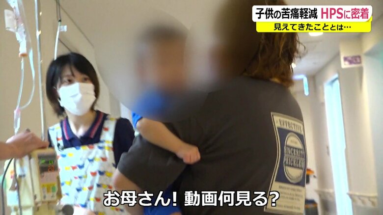 母親に声をかける荒木さん