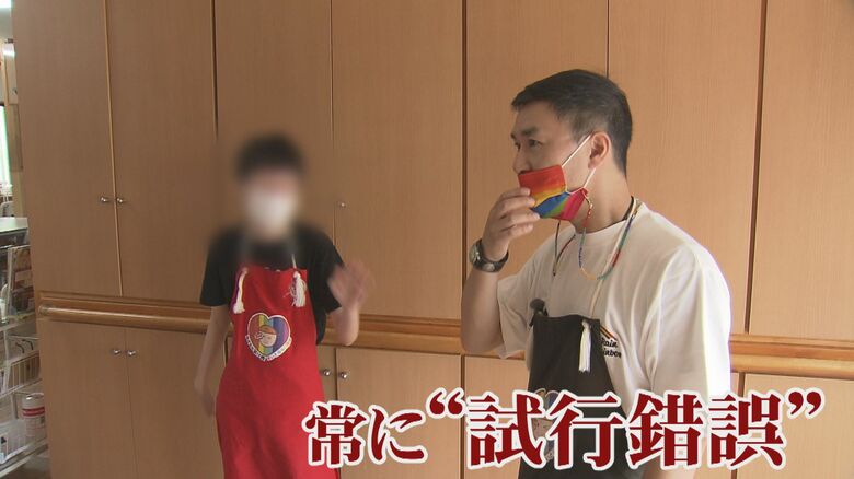 「日々が勉強」と語る河本桂 代表（右）