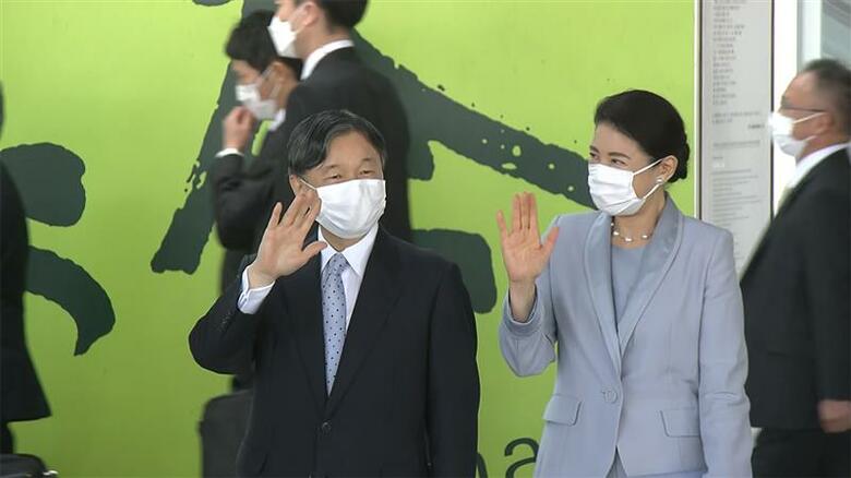 神戸空港を出発する両陛下（12日）