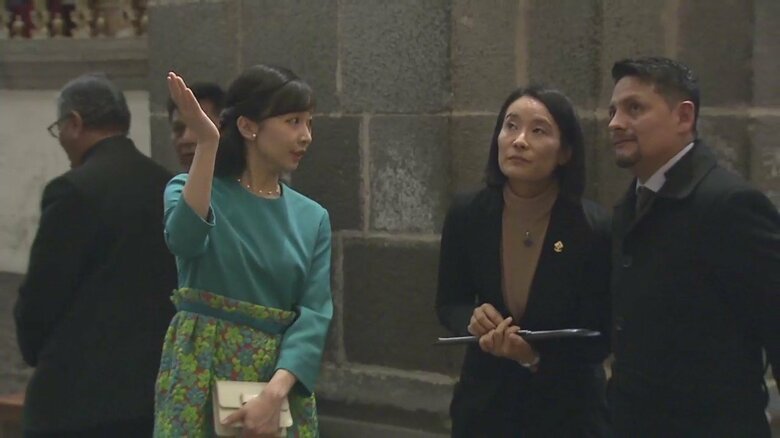 「最後の晩餐」を見上げ、質問を重ねられた佳子さま