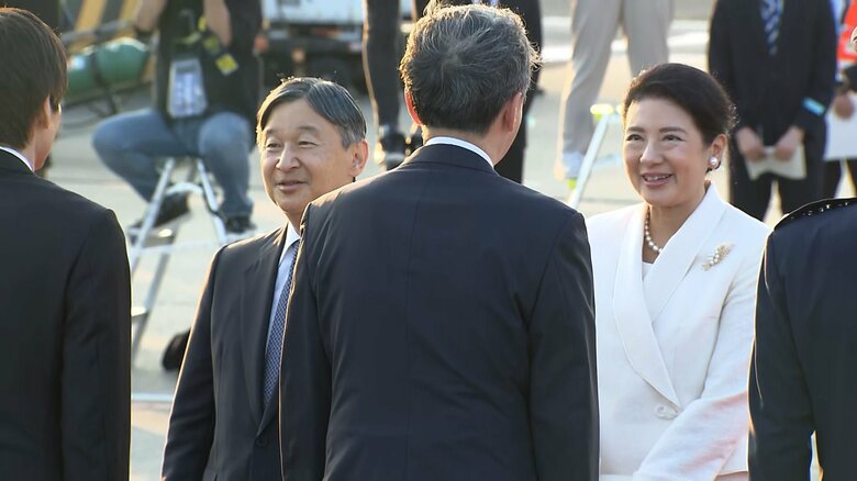 29日午後6時頃、イギリスから帰国された両陛下