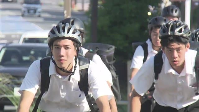 自転車通学の平工業高校の生徒たち