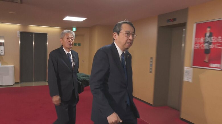 自民党本部で報告に向かう県連幹部　2025年12月24日