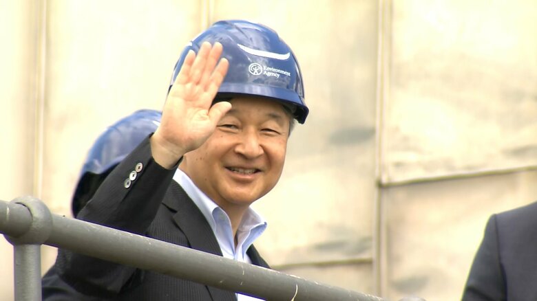 6月24日、ヘルメット姿でテムズバリアを視察された