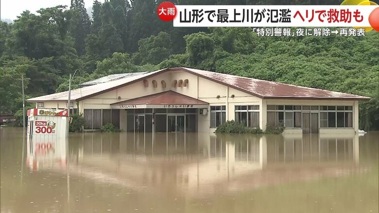 ドライブインやコイン精米機の建物が、1メートルほど水につかっている