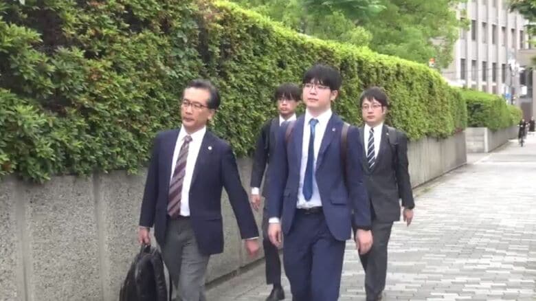 判決の日　大阪地裁に入る男性受刑者の弁護団