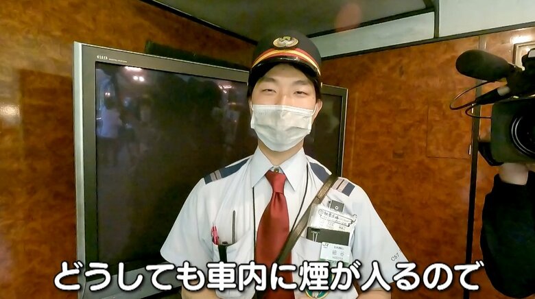 煙でマスクが真っ黒に