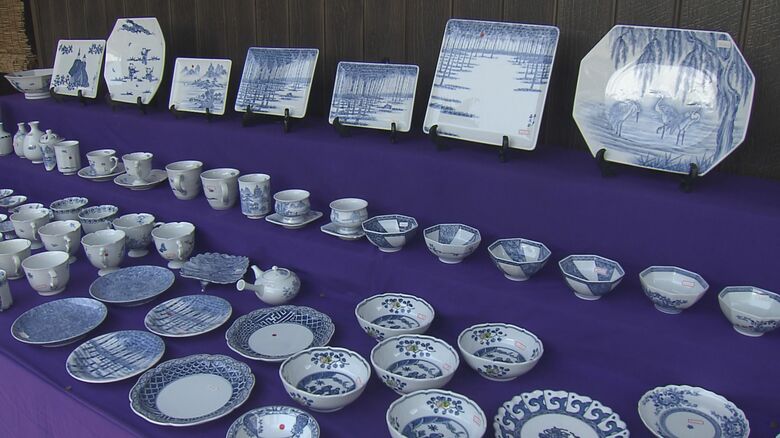 白磁に藍色の絵付けが特徴の三川内焼