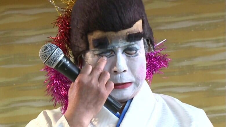 涙を拭う久保田会長