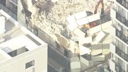東京・北区のマンション解体現場が崩落　歩道と車道ががれきで通行止めに　ケガ人なし　安全確認でき次第撤去作業へ