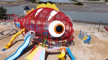 かわいい「メバル型遊具」が非常時はシェルターに変身…防府市の新“防災公園”がいろいろスゴい