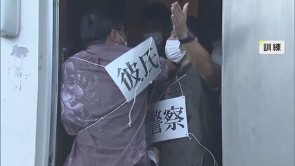 「誘拐だよ、誘拐！」彼氏役も登場…虐待から子どもを守れ　訓練は激しい抵抗を想定　