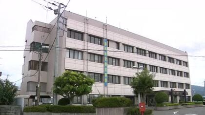 未明に夫と口論になった際に犯行か　会社員の夫に包丁を突きつけ脅迫した疑いで３１歳の富士市に住む教師の女を現行犯逮捕　静岡・富士警察署