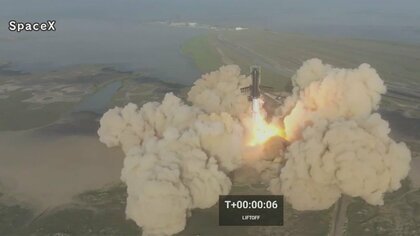 イーロン・マスク氏「エキサイティングな試験おめでとう」スペースXの宇宙船、打ち上げ後爆発「次の打ち上げに向け多くのこと学んだ」