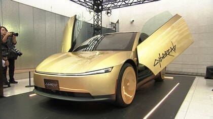 テスラ　無人タクシーを日本初公開　他社も都内でテスト走行