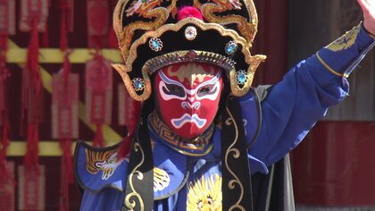 長崎ランタンフェスティバル　開幕直後の3連休は大賑わい　大人気の「変面ショー」や中国絵巻「媽祖行列」で魅了