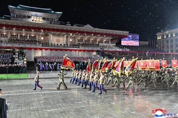 朝鮮労働党創立80周年慶祝閲兵式に臨んだ徒歩部隊(朝鮮中央通信・10月11日)