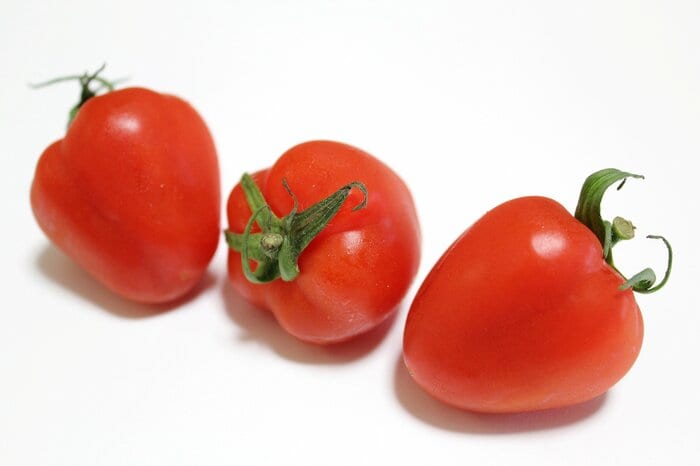 いちごのような形で甘い「トマトベリー」は断面がハート型に